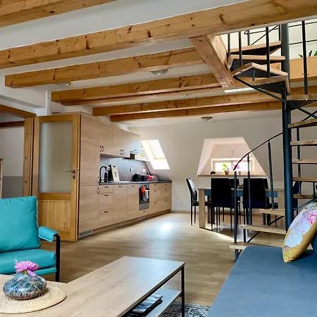 Apartament Ayni *